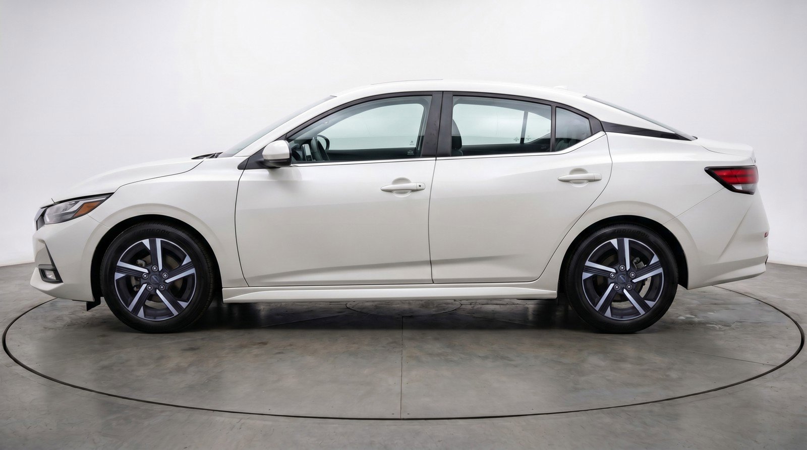 Used 2025 Nissan Sentra SV FWD image 5