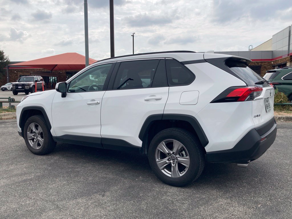 Certified 2025 Toyota RAV4 XLE FWD image 5