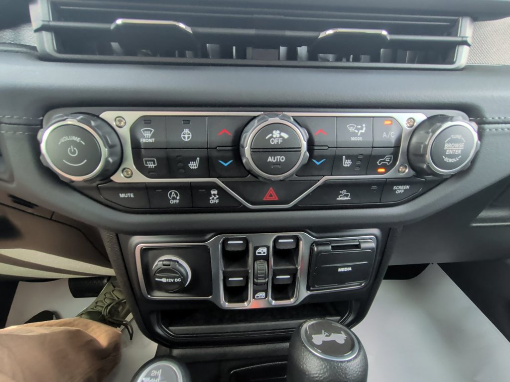 Used 2026 Jeep Wrangler Unlimited Sahara AWD/4WD image 19