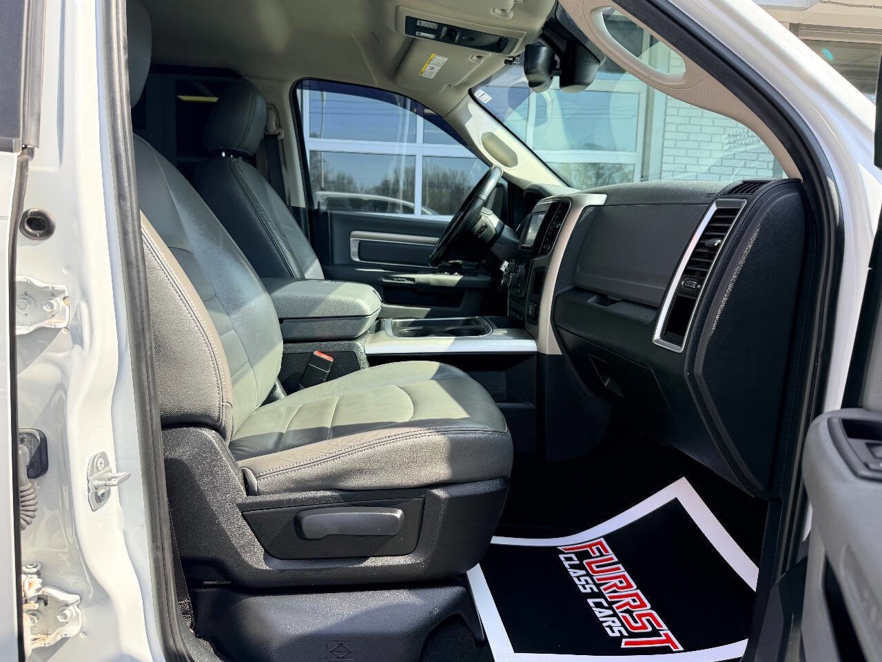 Used 2018 RAM 1500 SLT image 39