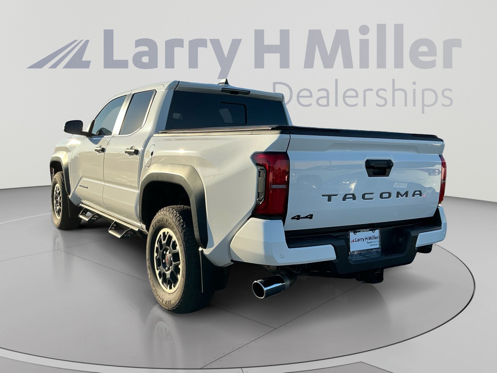 Used 2024 Toyota Tacoma TRD Off-Road w/ TRD Off Road Upgrade Package AWD/4WD image 3