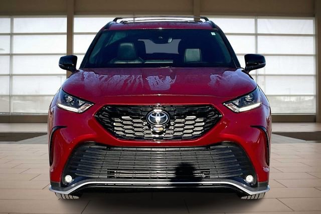 Used 2023 Toyota Highlander XSE image 3