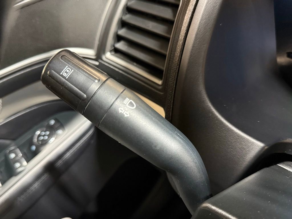 Used 2018 Ford Explorer XLT w/ Equipment Group 202A AWD/4WD image 18