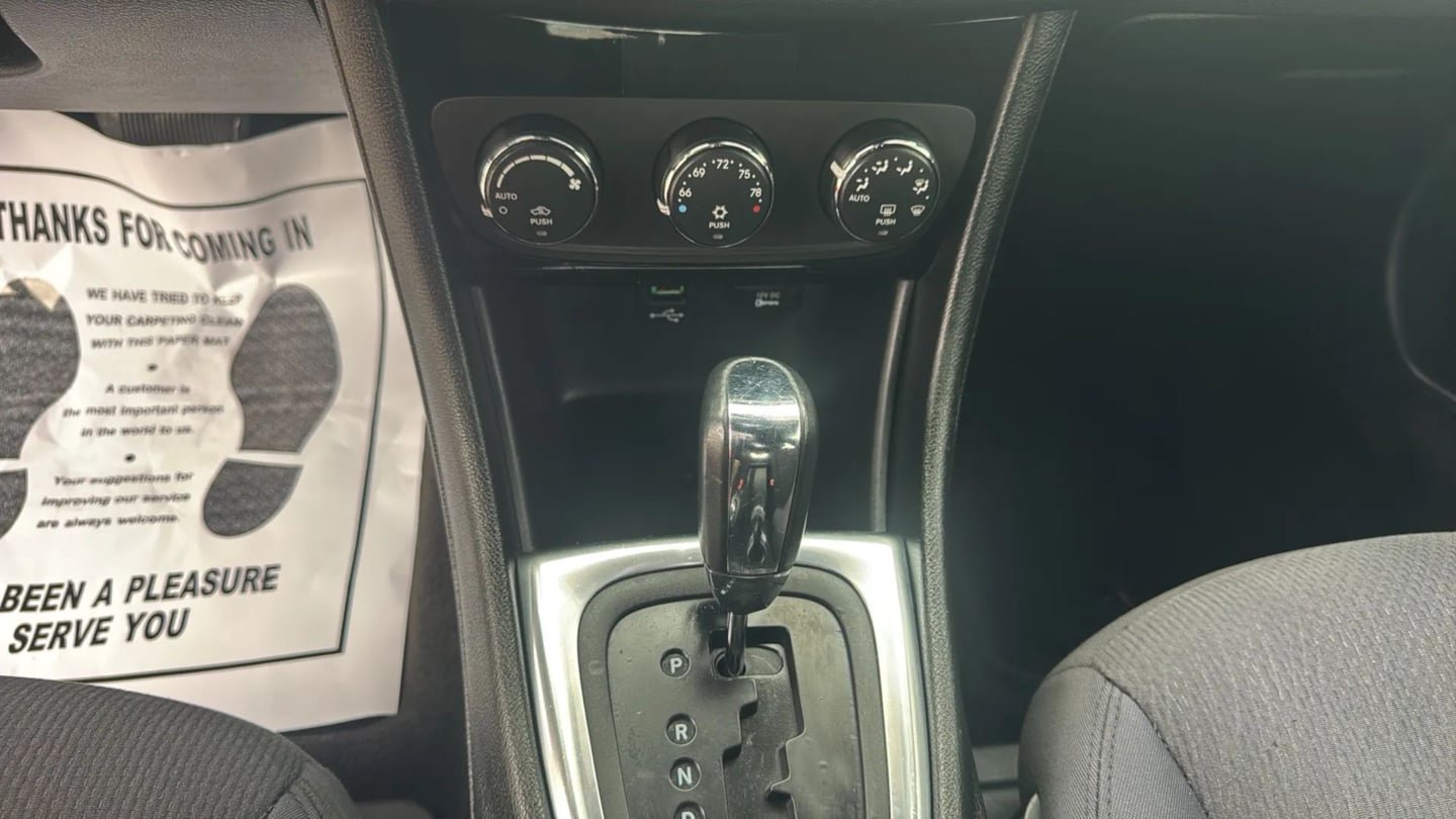 Used 2013 Chrysler 200 Touring w/ S Exterior Appearance Pkg FWD image 14