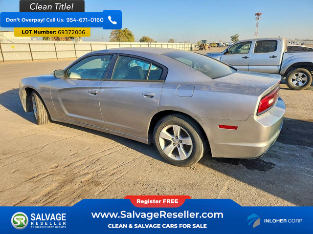Used 2013 Dodge Charger SE RWD image 3