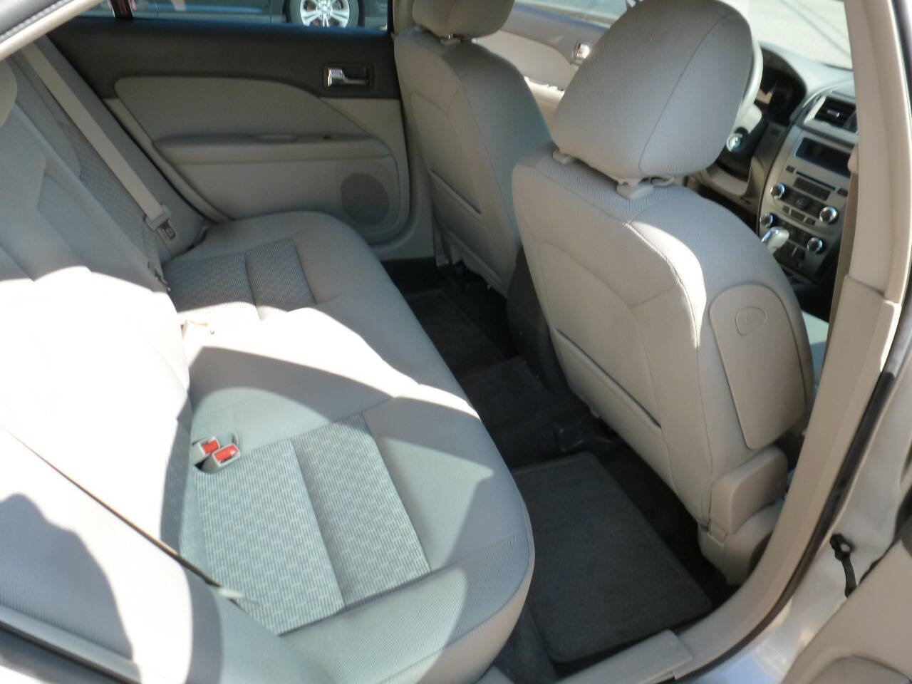 Used 2010 Ford Fusion SE FWD image 12