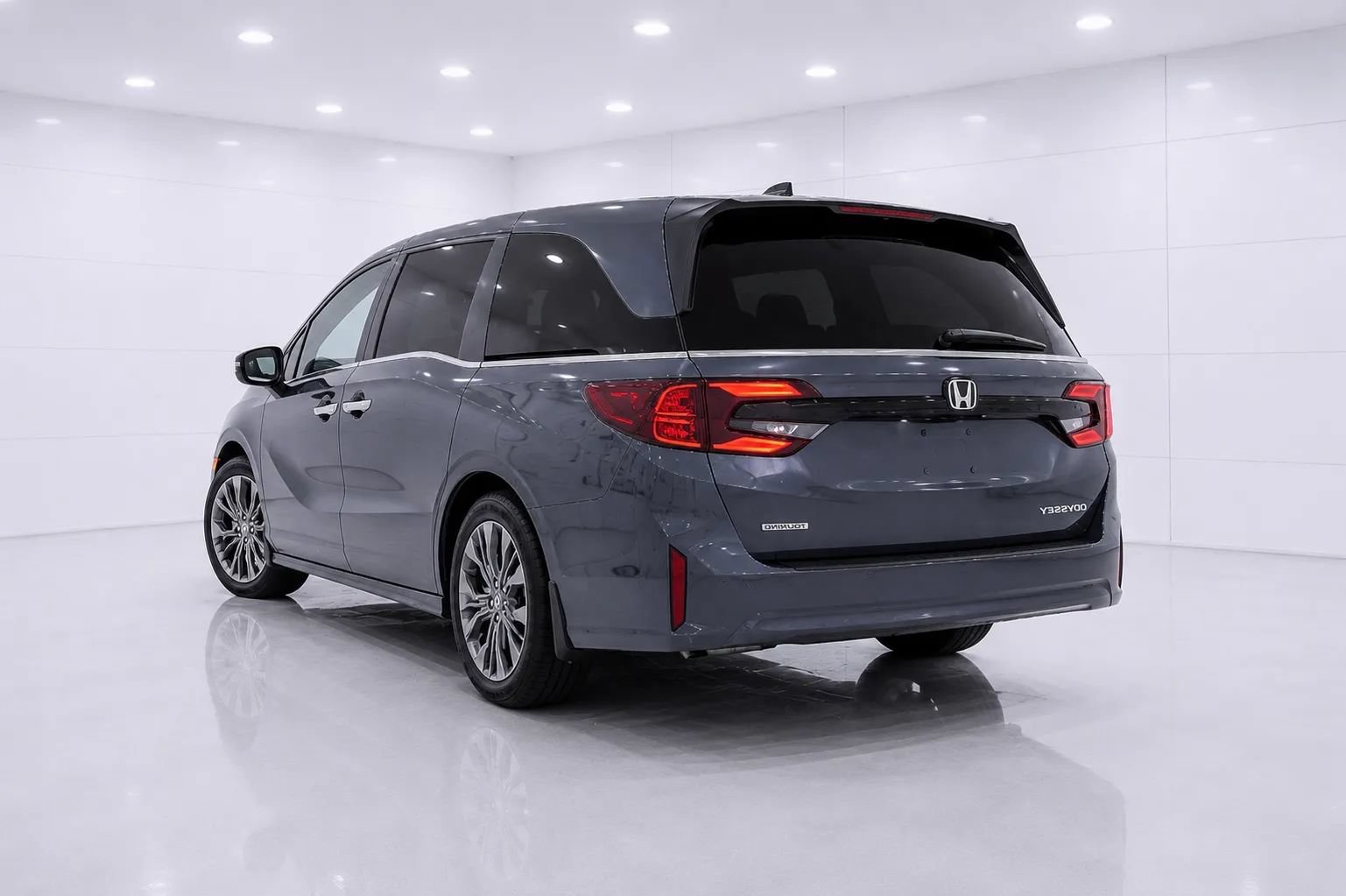 Used 2025 Honda Odyssey Touring image 3