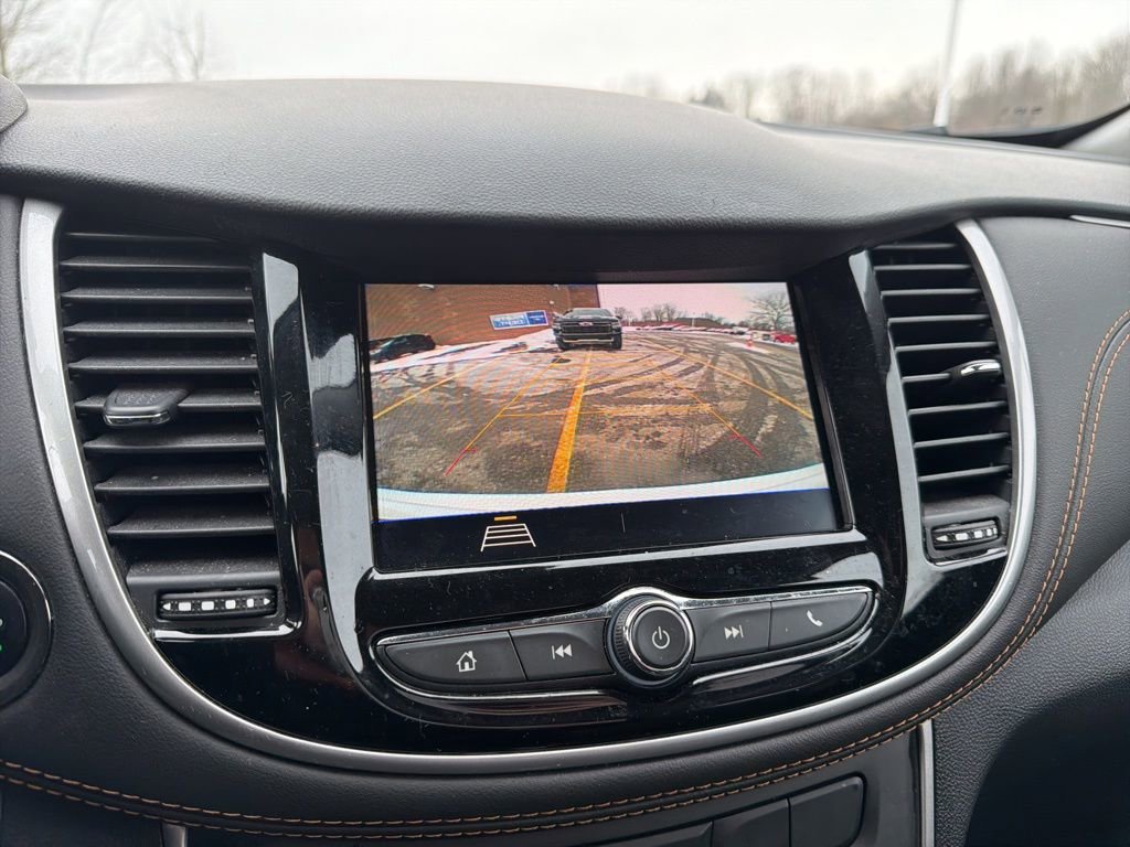 Used 2022 Chevrolet Trax LT w/ LT Convenience Package image 11