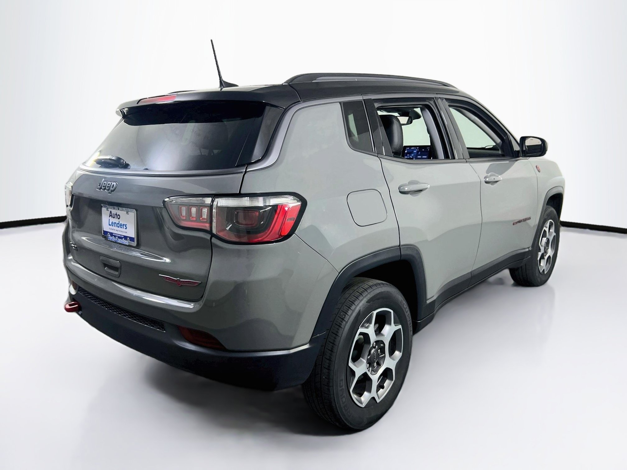 Used 2022 Jeep Compass Trailhawk w/ Trailhawk Convenience Group AWD/4WD image 5