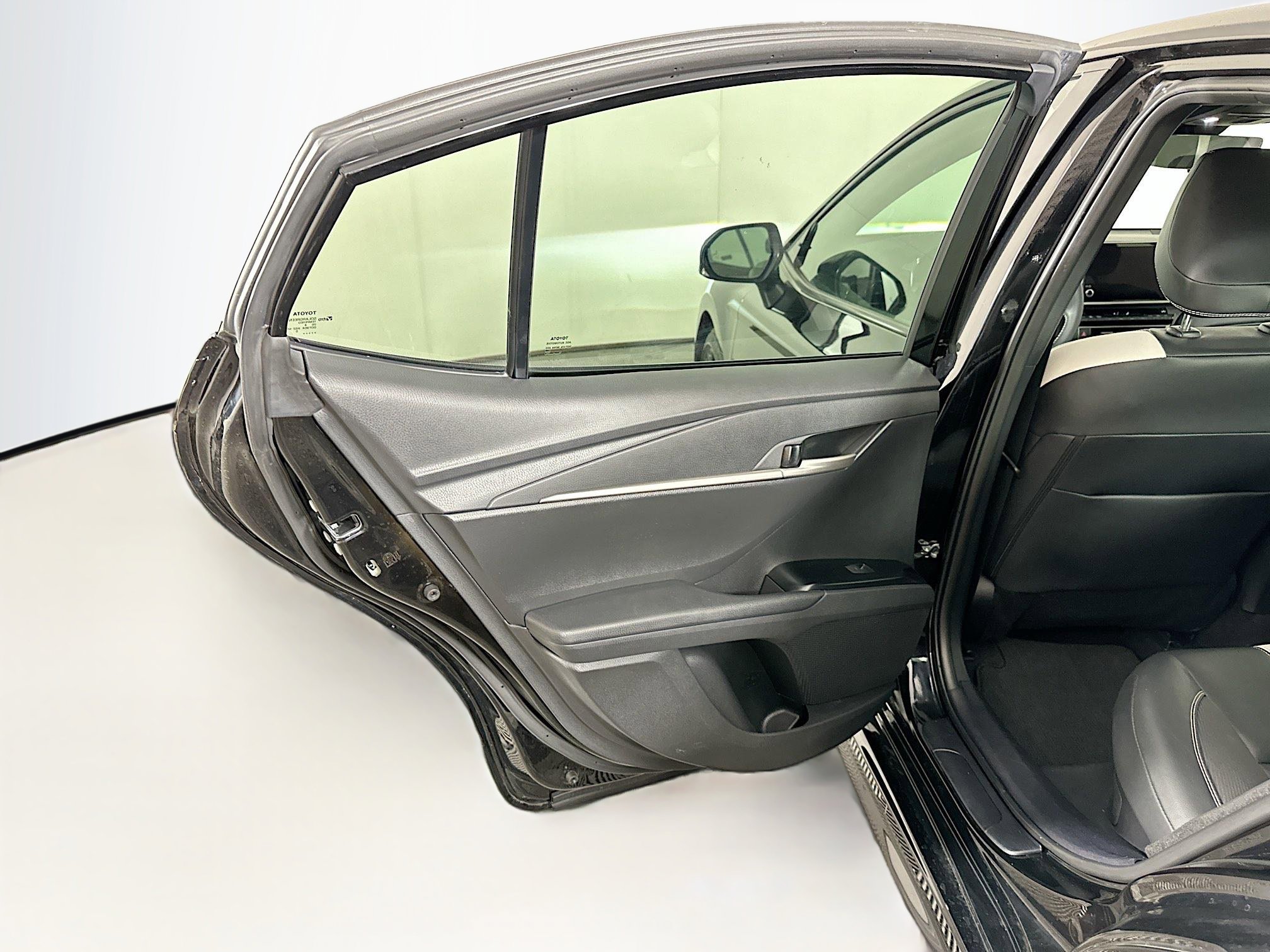 Used 2025 Toyota Camry SE image 25