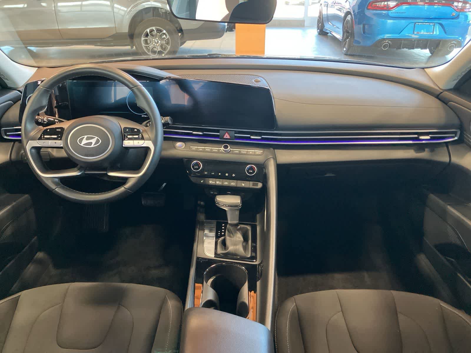 Used 2025 Hyundai Elantra SEL image 24