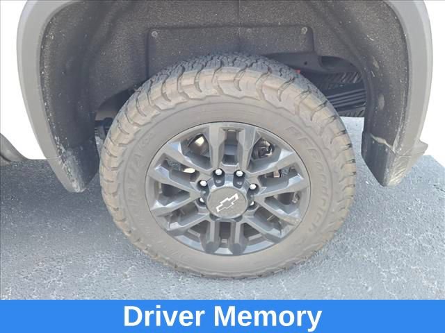 Used 2025 Chevrolet Silverado 2500 LTZ w/ LTZ Premium Package AWD/4WD image 19