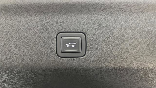 Used 2024 GMC Yukon XL Denali w/ Denali Reserve Package image 30