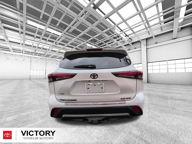 Certified 2025 Toyota Highlander XLE AWD/4WD image 5