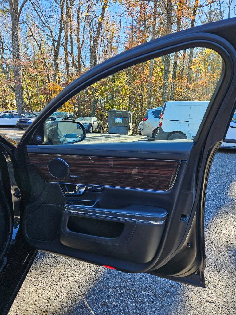 Used 2013 Jaguar XJ L Portfolio image 34