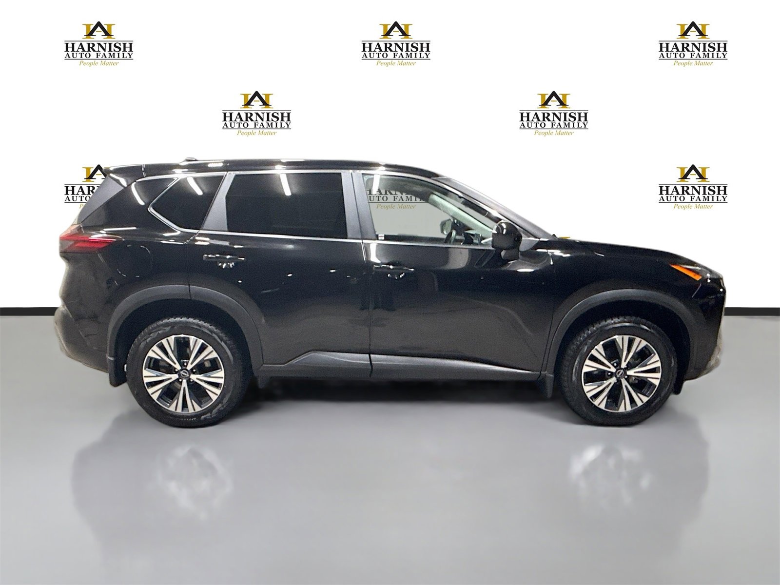 Used 2023 Nissan Rogue SV image 4