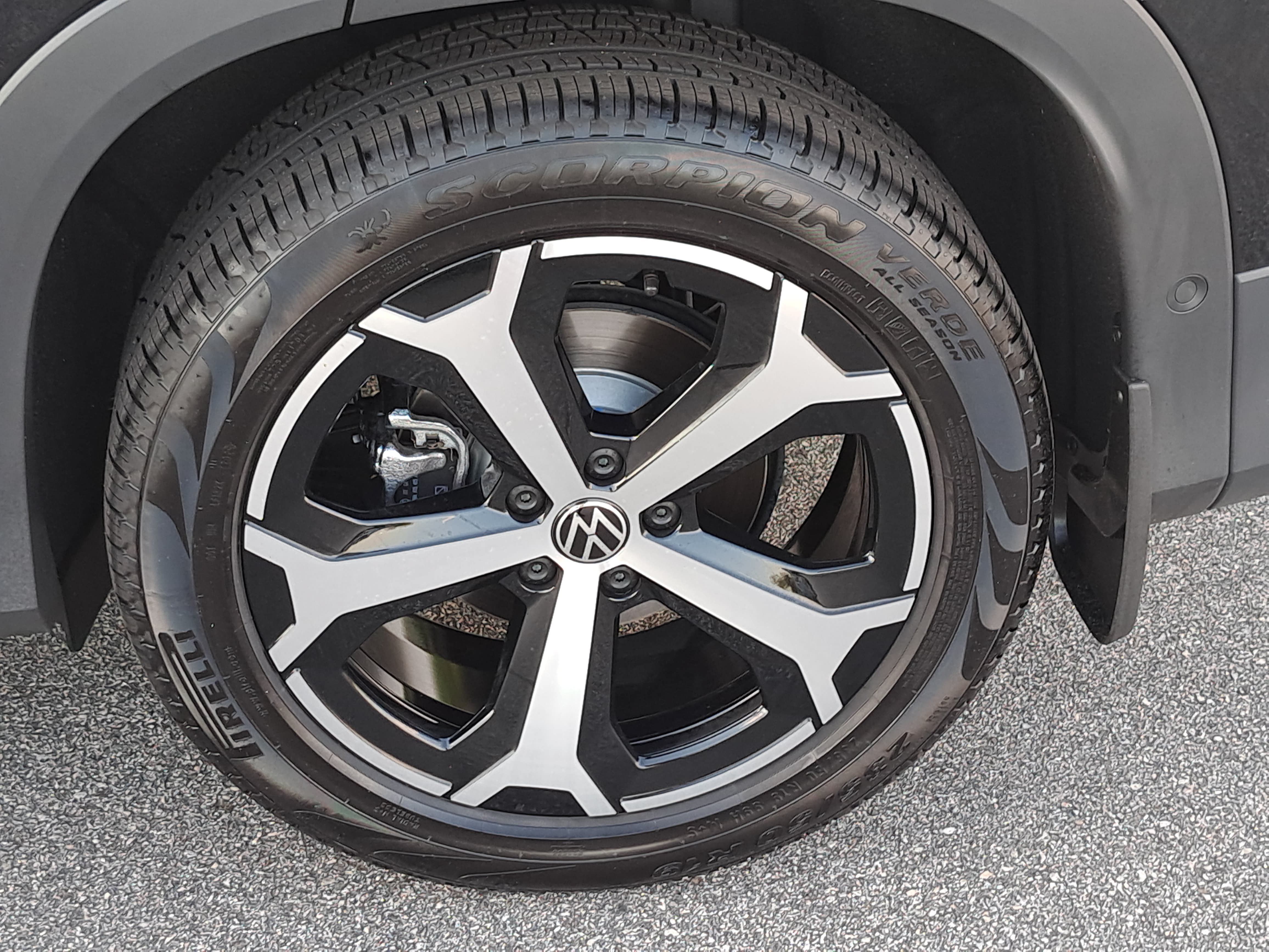 Used 2026 Volkswagen Tiguan SE FWD image 34