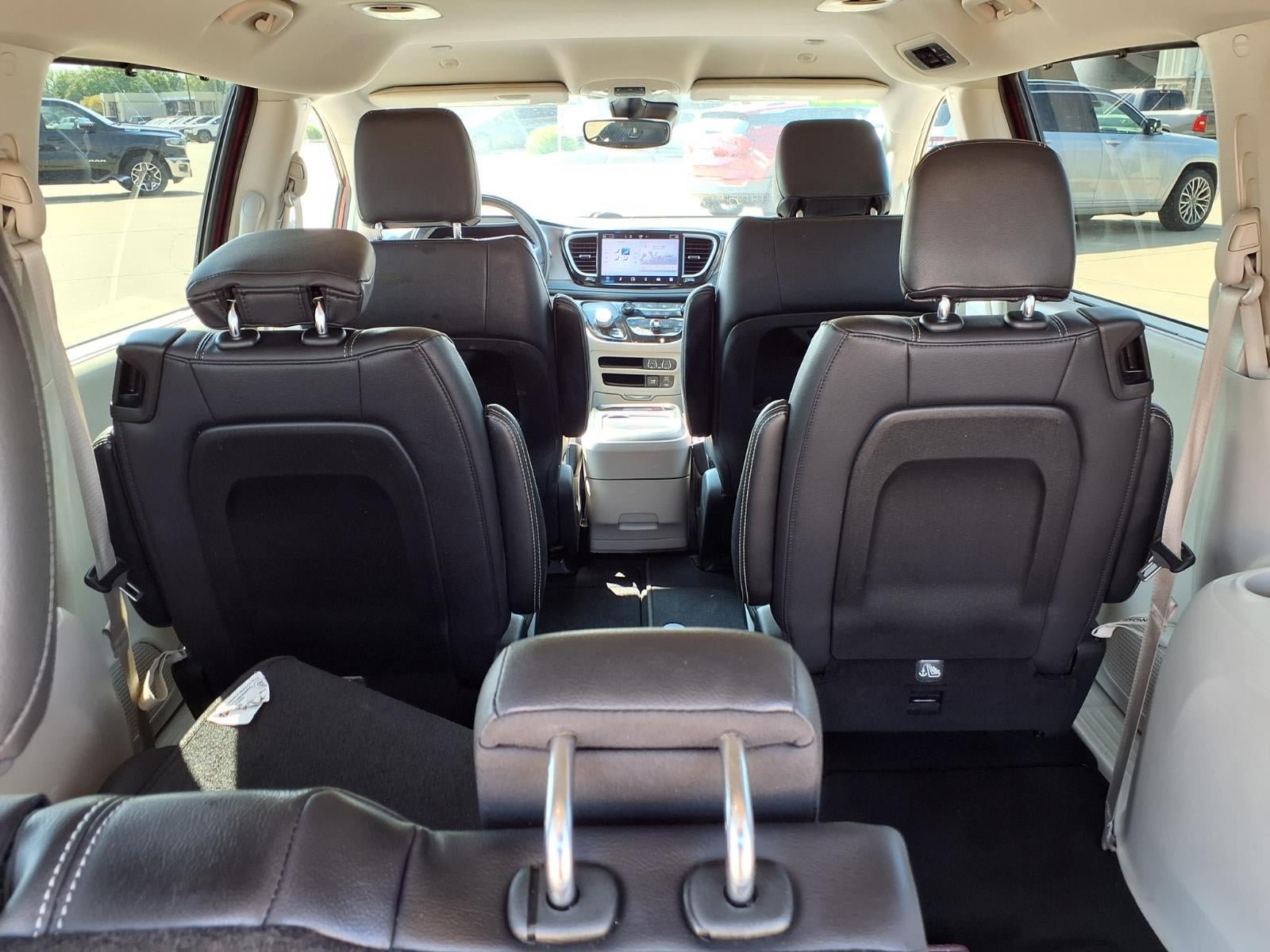 Certified 2022 Chrysler Pacifica Touring-L AWD/4WD image 28