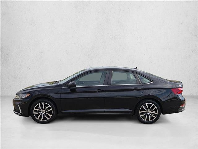 Used 2025 Volkswagen Jetta SE FWD image 9