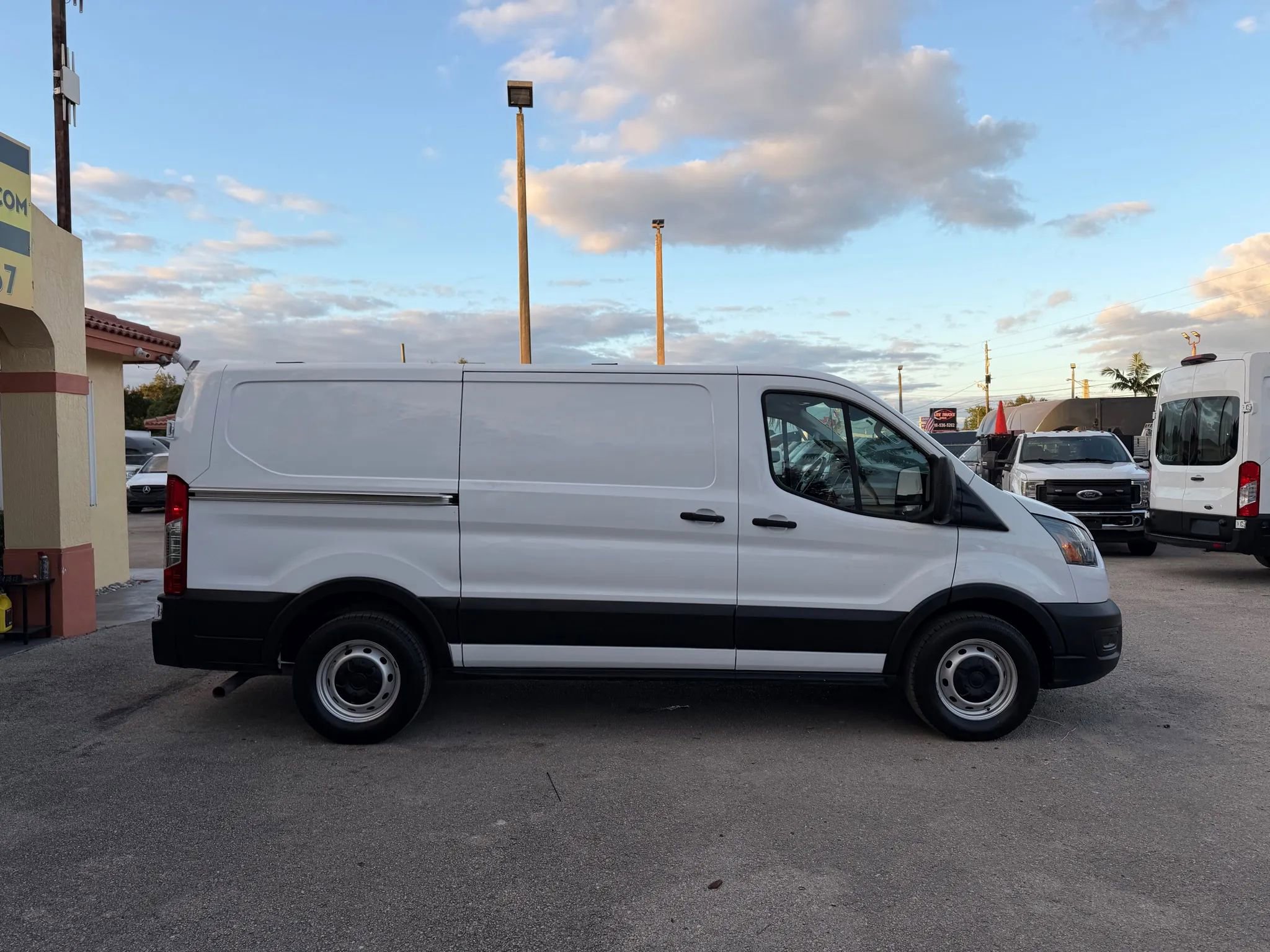 Used 2022 Ford Transit 150 Low Roof RWD image 8
