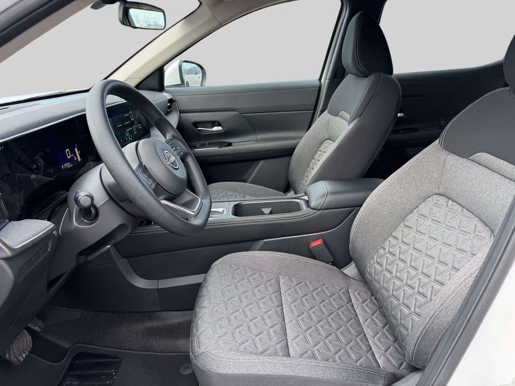 Certified 2025 Nissan Kicks SV AWD/4WD image 15