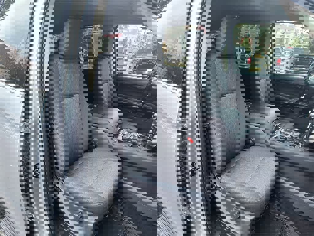 Used 2024 Ford Expedition XLT image 25