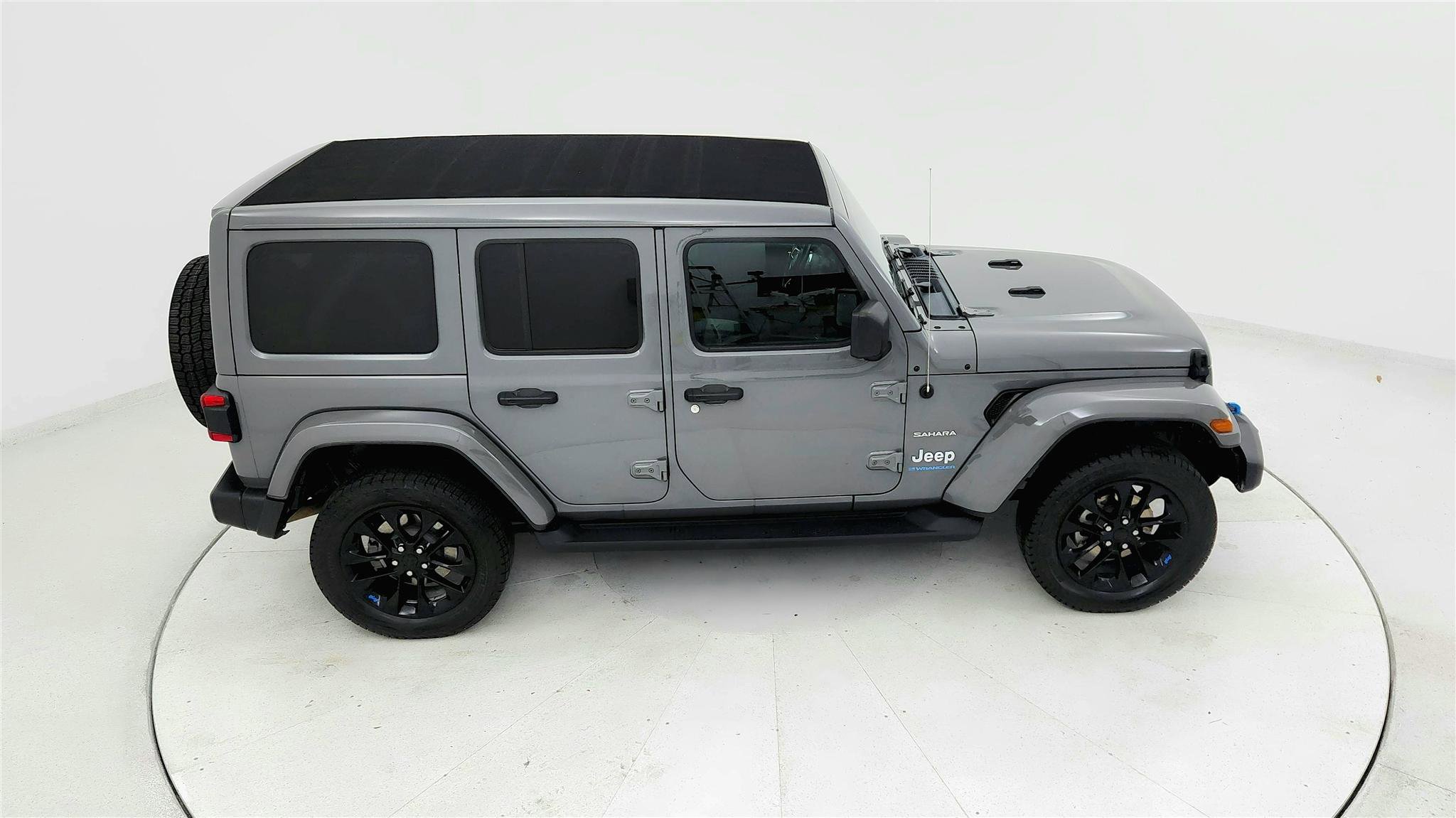 Used 2023 Jeep Wrangler Unlimited Sahara w/ Cold Weather Group AWD/4WD image 18