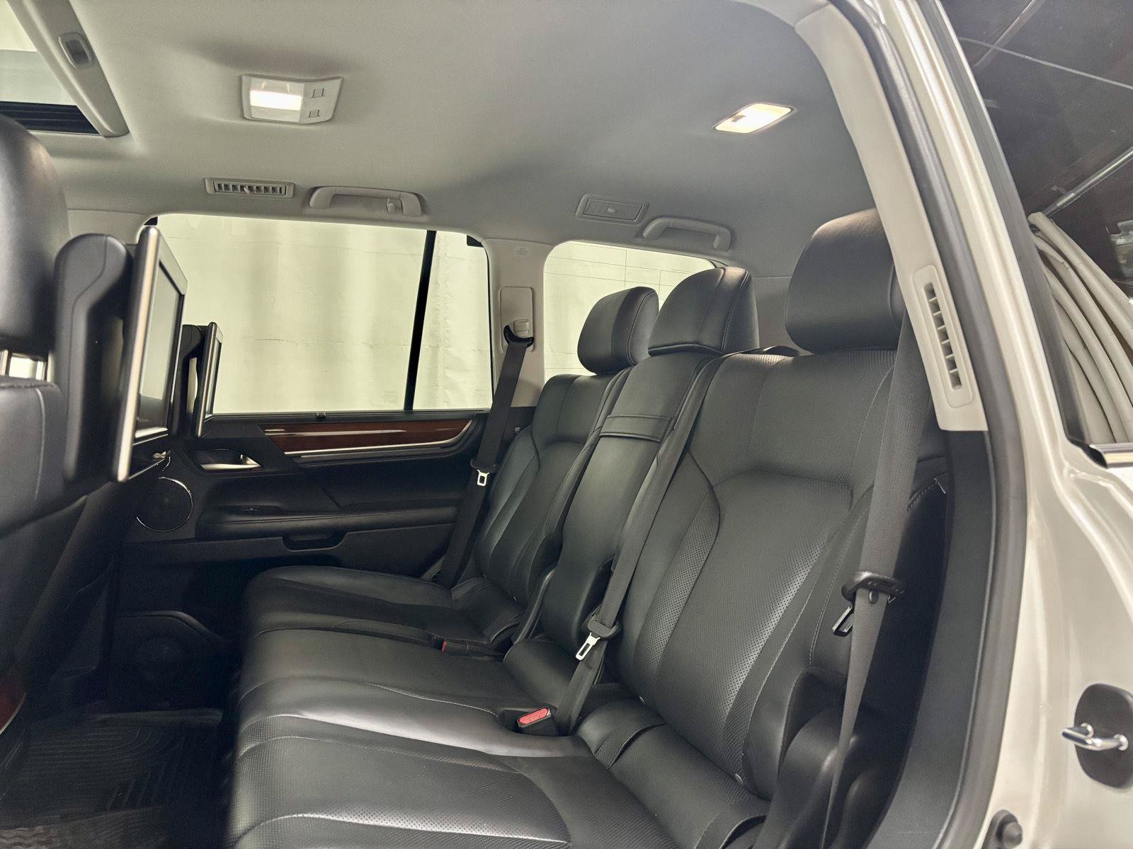 Used 2018 Lexus LX 570 4WD w/ Luxury Package image 21