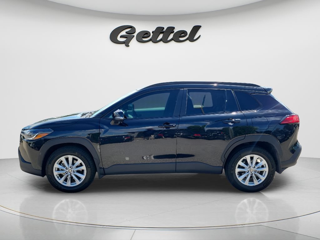 Used 2025 Toyota Corolla Cross LE FWD image 8