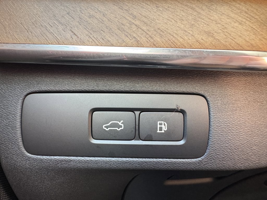 Used 2024 Volvo XC90 T8 Core w/ Protection Package Premier image 29