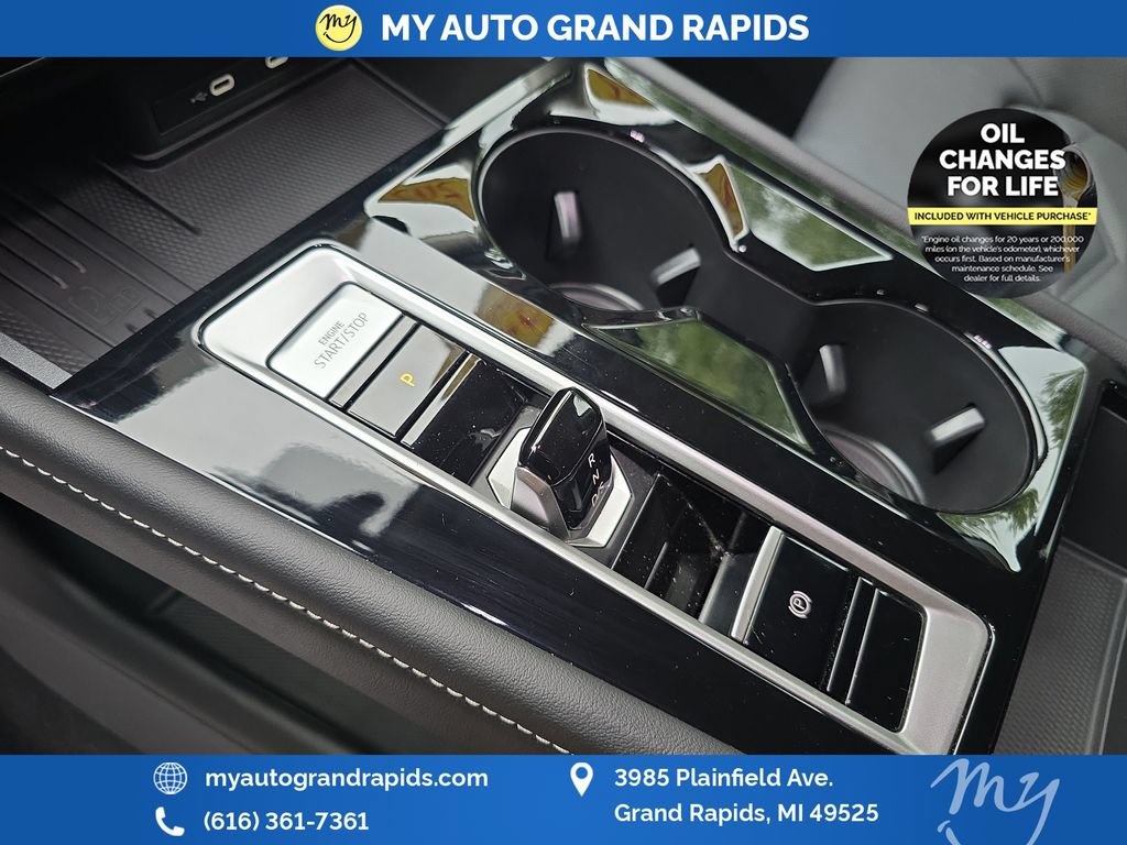Used 2025 Volkswagen Atlas SE AWD/4WD image 25