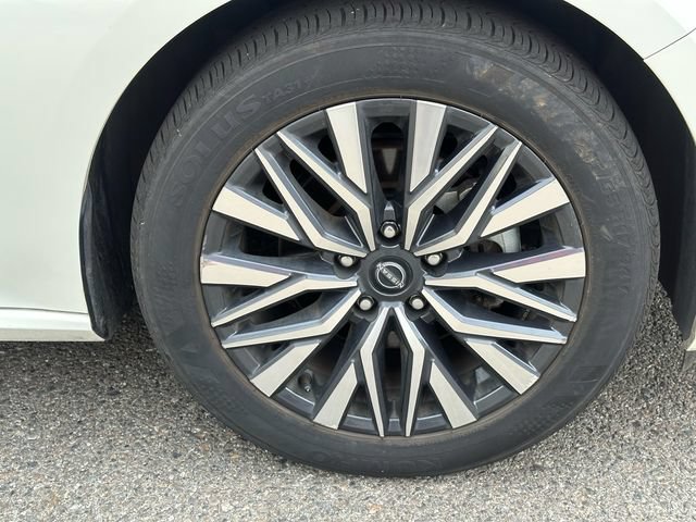Used 2025 Nissan Altima 2.5 SV FWD image 14