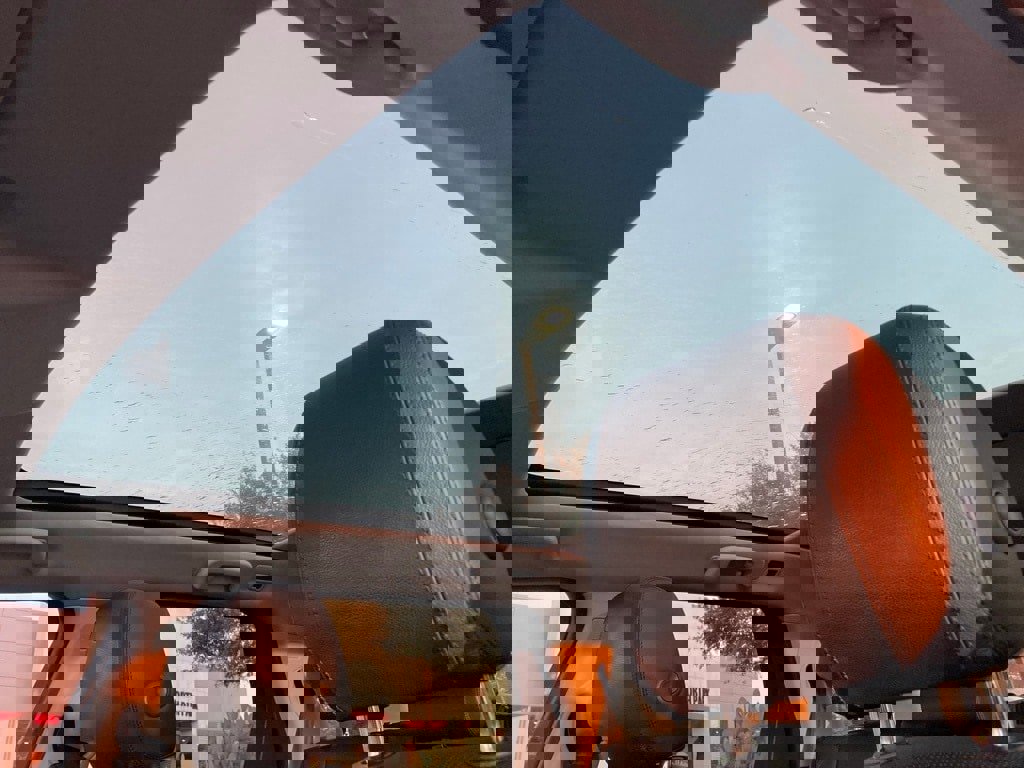 Used 2018 Land Rover Discovery Sport HSE image 15