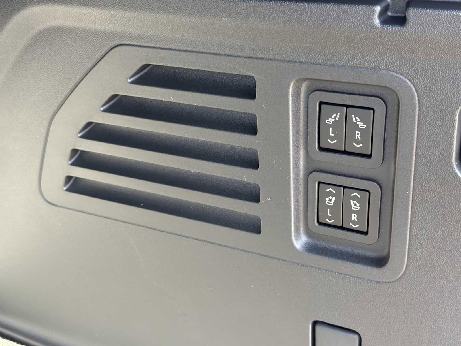 New 2026 Buick Enclave Preferred w/ Power Package FWD image 28