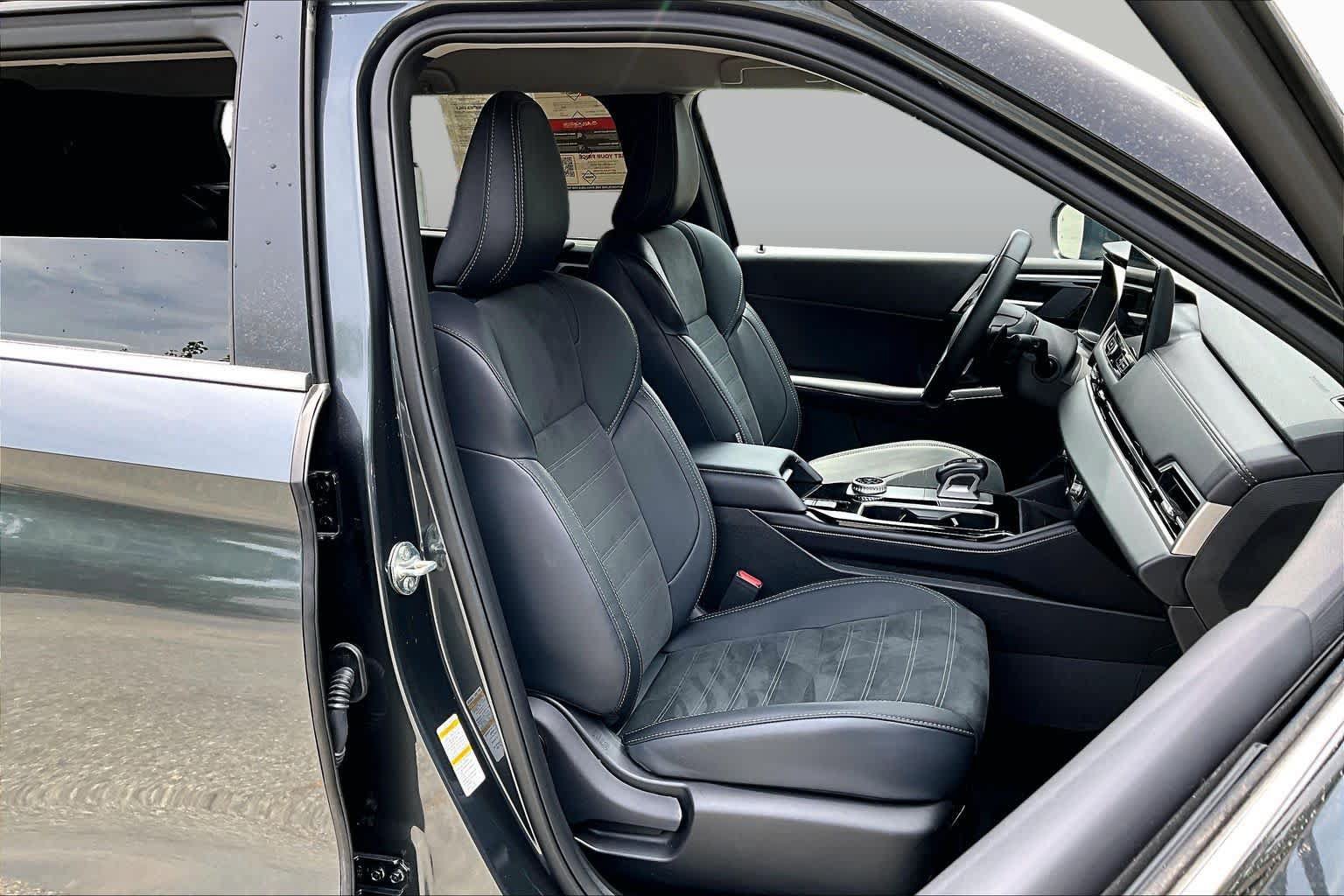 Used 2025 Mitsubishi Outlander SE AWD/4WD image 9