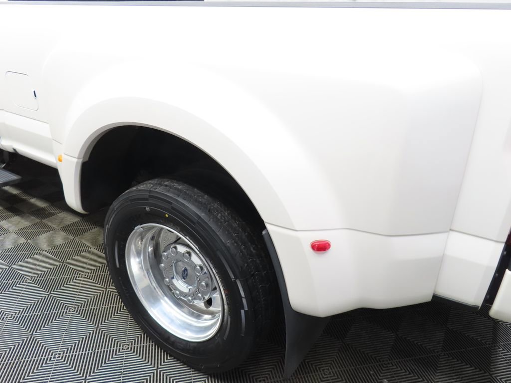 Used 2017 Ford F450 Platinum w/ Platinum Ultimate Package AWD/4WD image 38