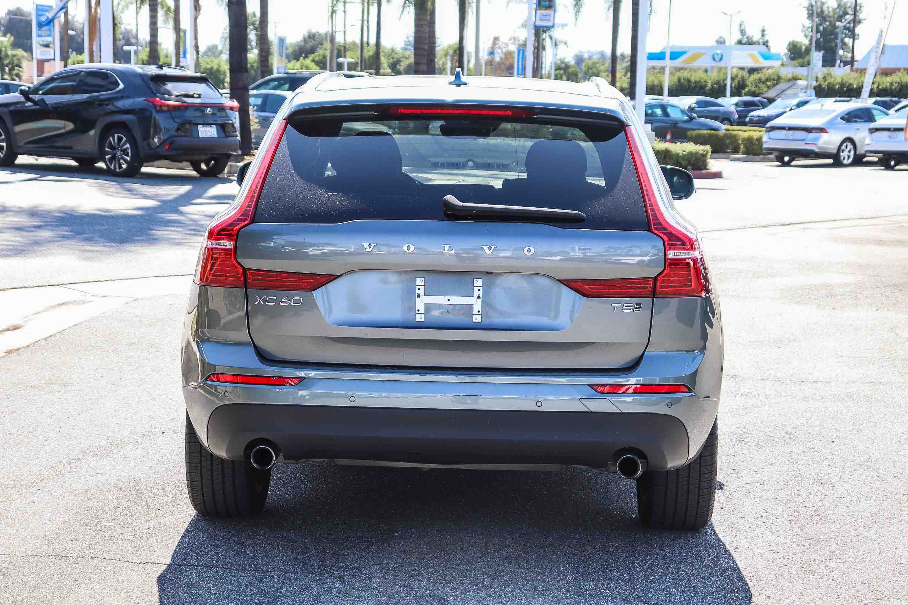 Used 2020 Volvo XC60 T5 Momentum w/ Protection Package Premier AWD/4WD image 11