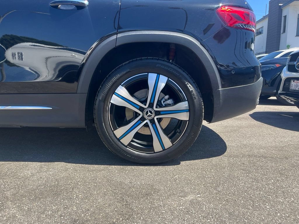 Used 2023 Mercedes-Benz EQB 300 4MATIC w/ Exclusive Package image 12
