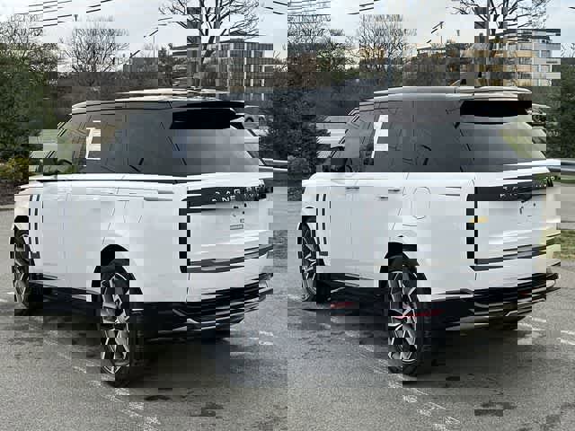 Used 2025 Land Rover Range Rover SE image 23