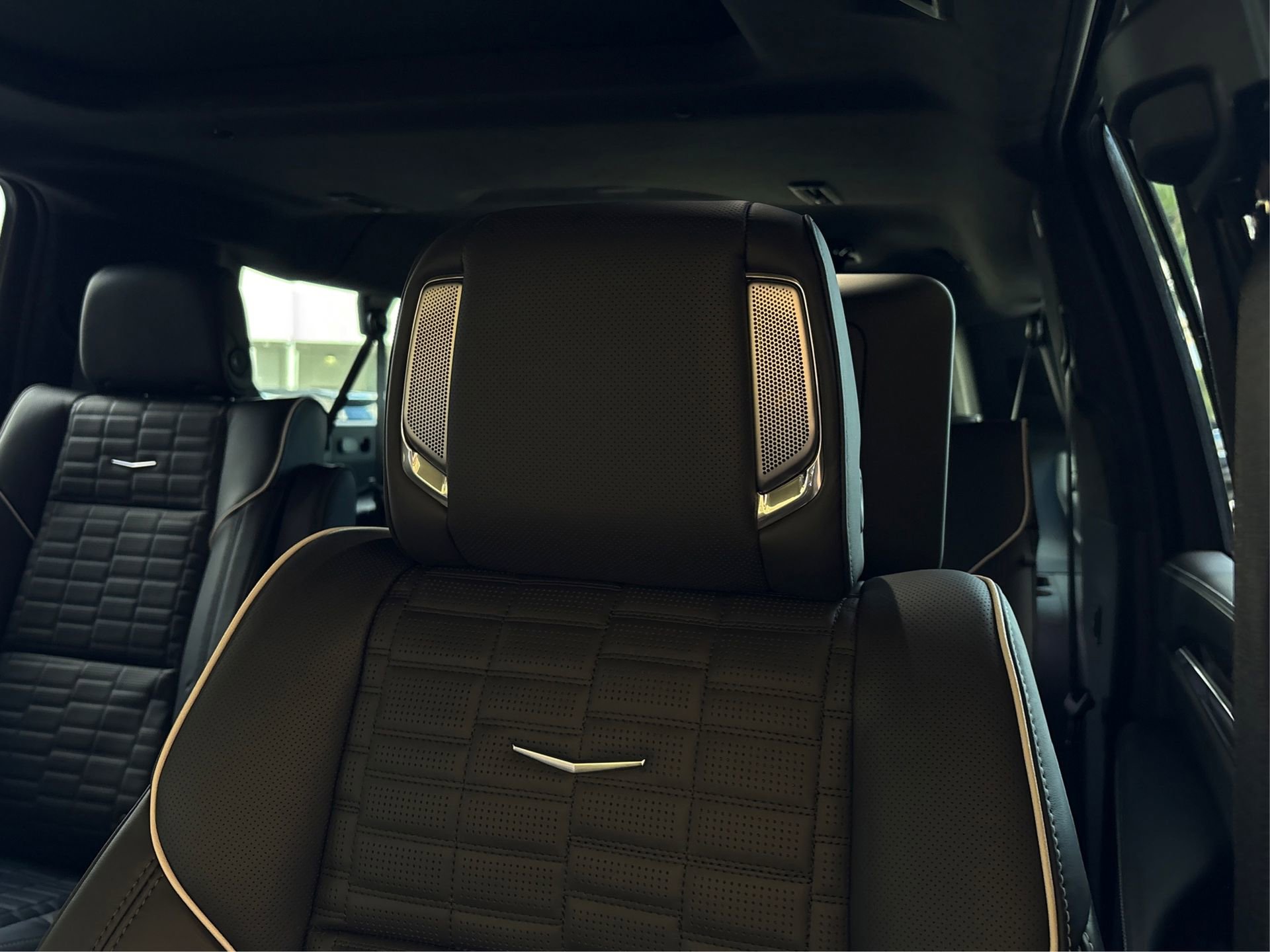 New 2026 Cadillac Escalade ESV Platinum Sport w/ LPO, ONYX Package image 30