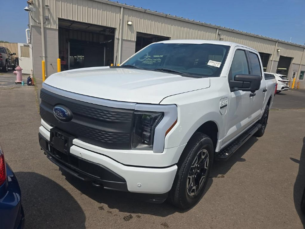 Used 2023 Ford F150 Lightning XLT AWD/4WD image 2
