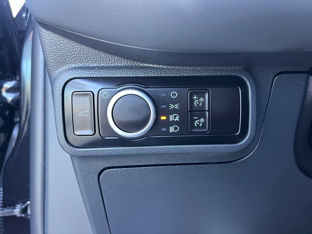 Used 2025 Ford Explorer Active AWD/4WD image 35