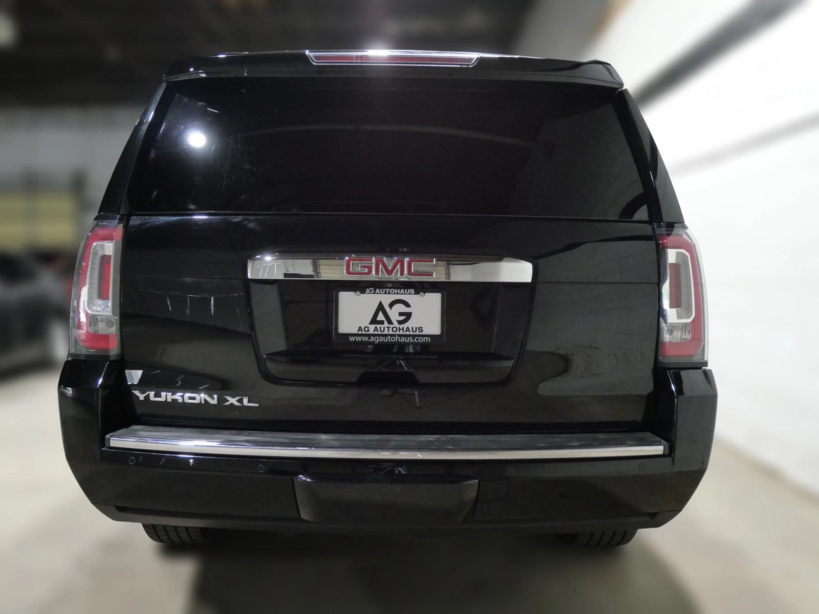 Used 2015 GMC Yukon XL Denali w/ Touring Package AWD/4WD image 5