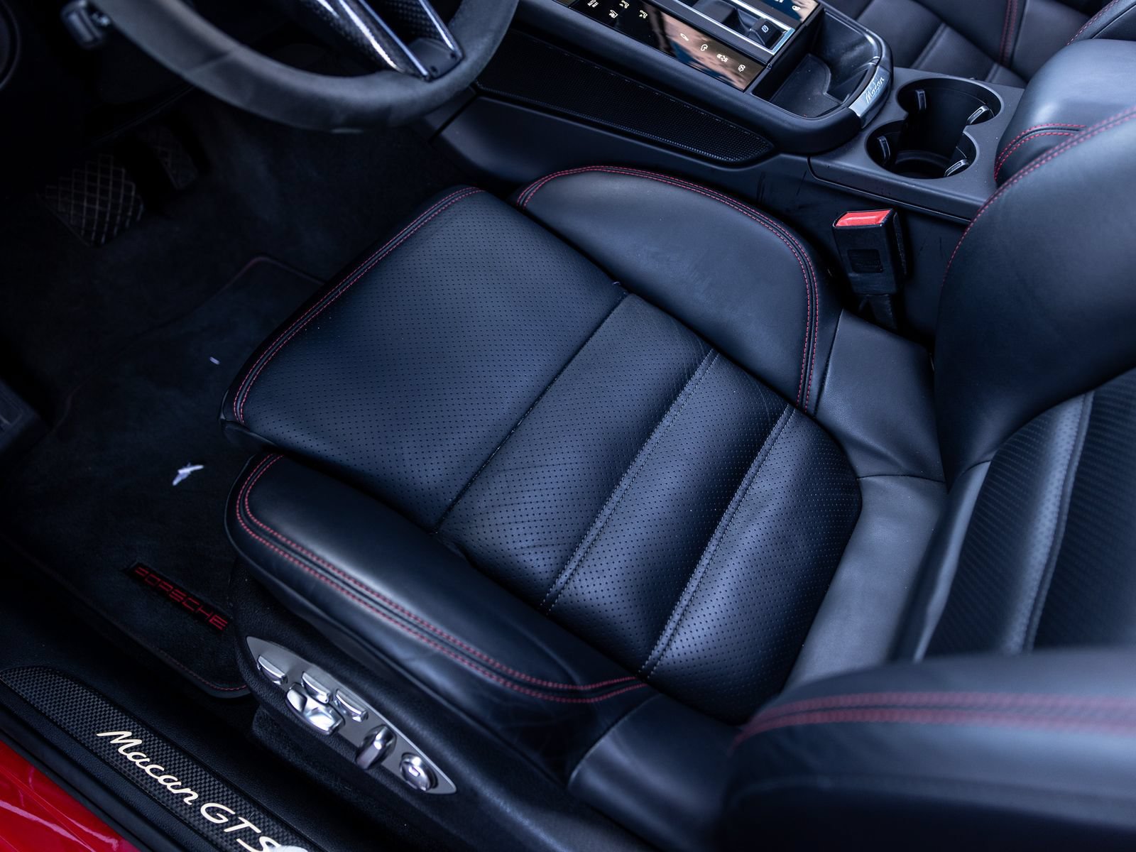 Certified 2024 Porsche Macan GTS AWD/4WD image 45