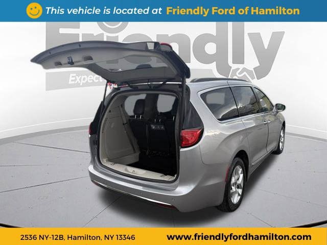 Used 2017 Chrysler Pacifica Touring-L w/ Tire & Wheel Group FWD image 50
