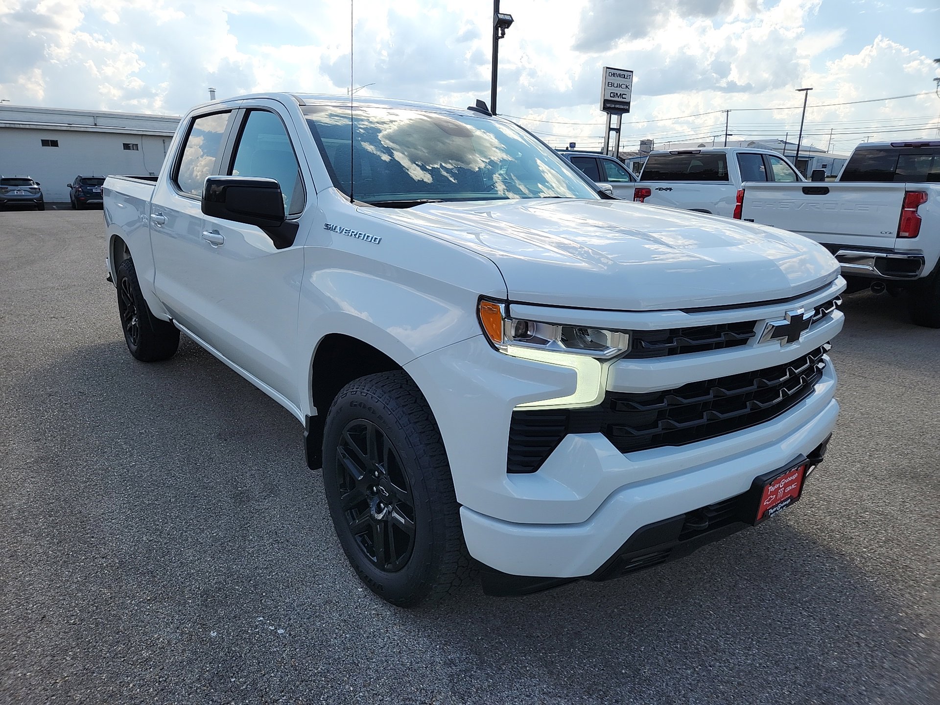 Used 2022 Chevrolet Silverado 1500 RST image 2
