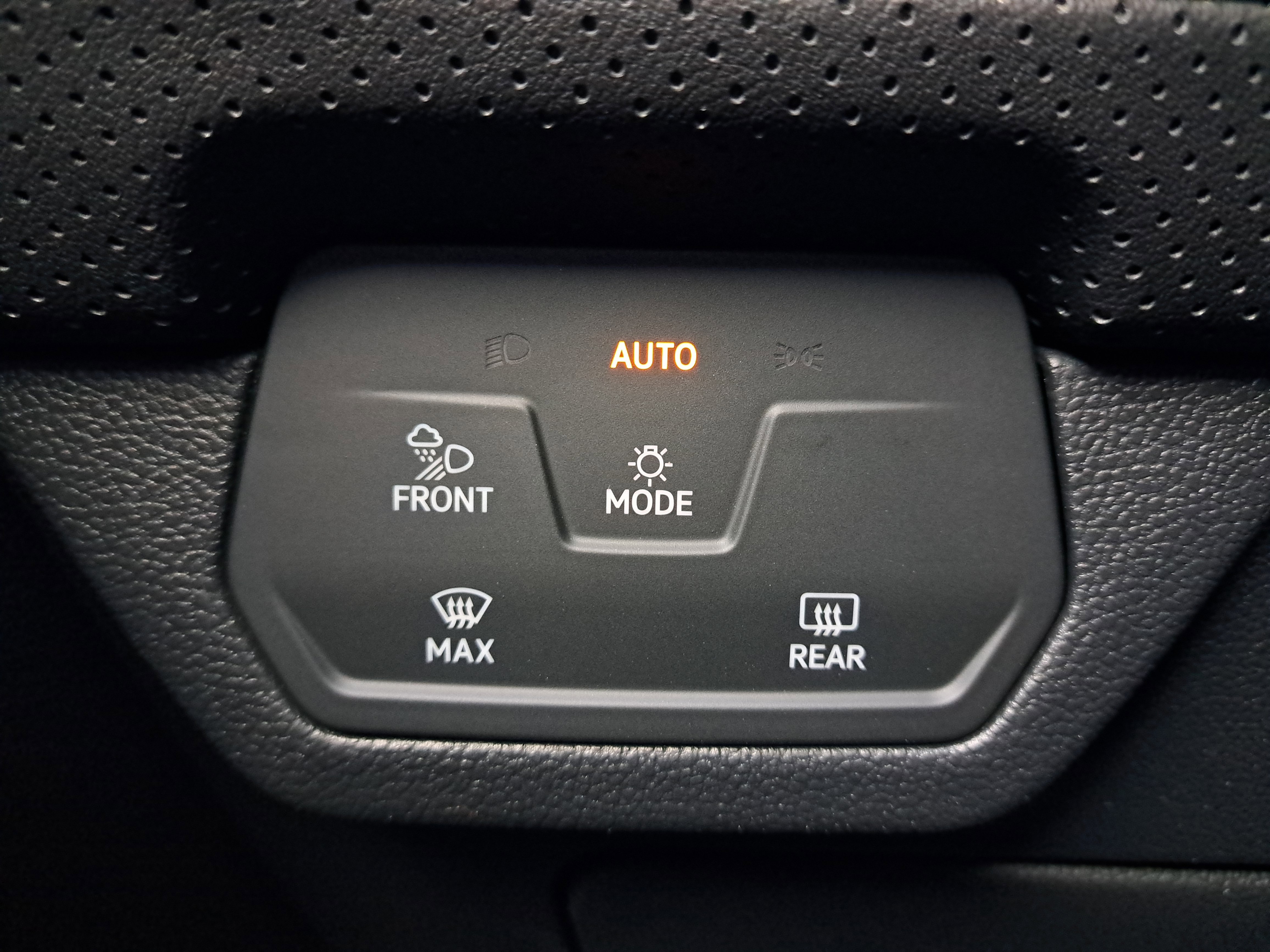 New 2025 Volkswagen Atlas SEL image 25