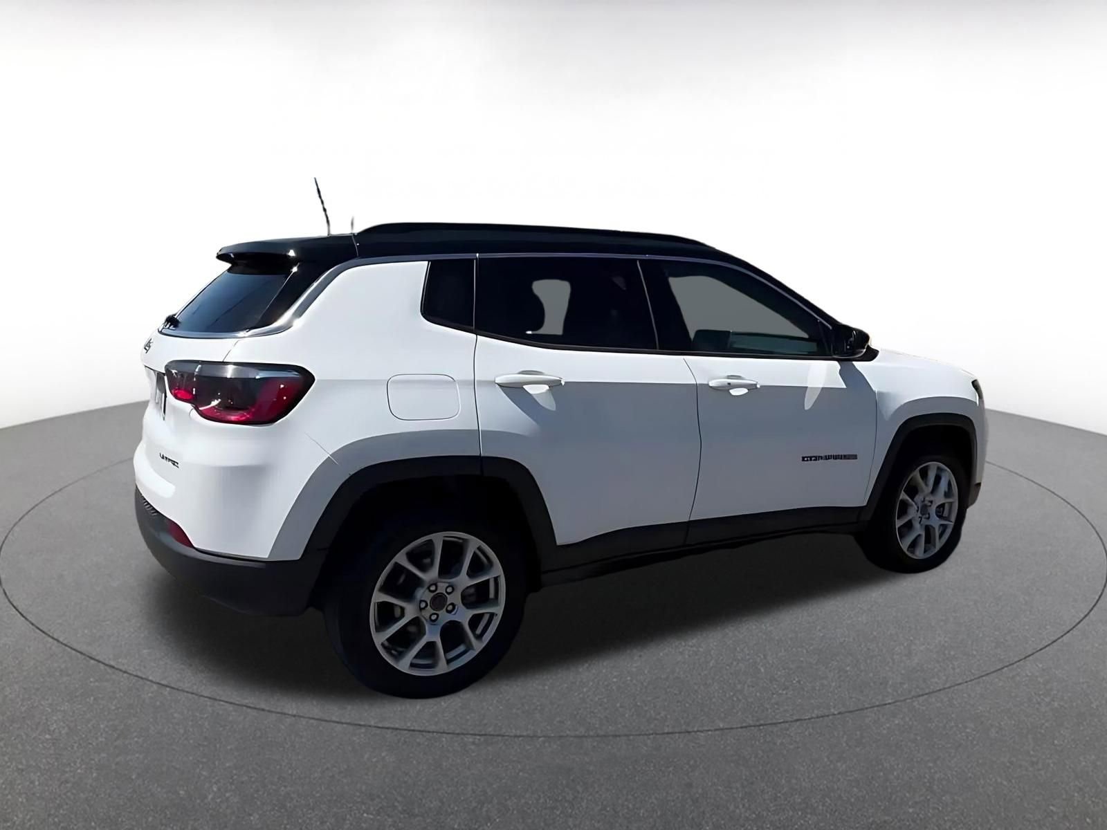 Used 2025 Jeep Compass Limited AWD/4WD image 14