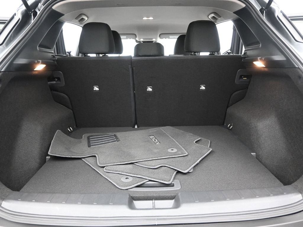 Used 2025 Nissan Kicks SV image 19