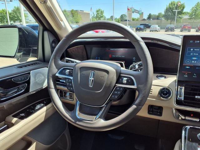 Used 2023 Lincoln Navigator Reserve AWD/4WD image 9